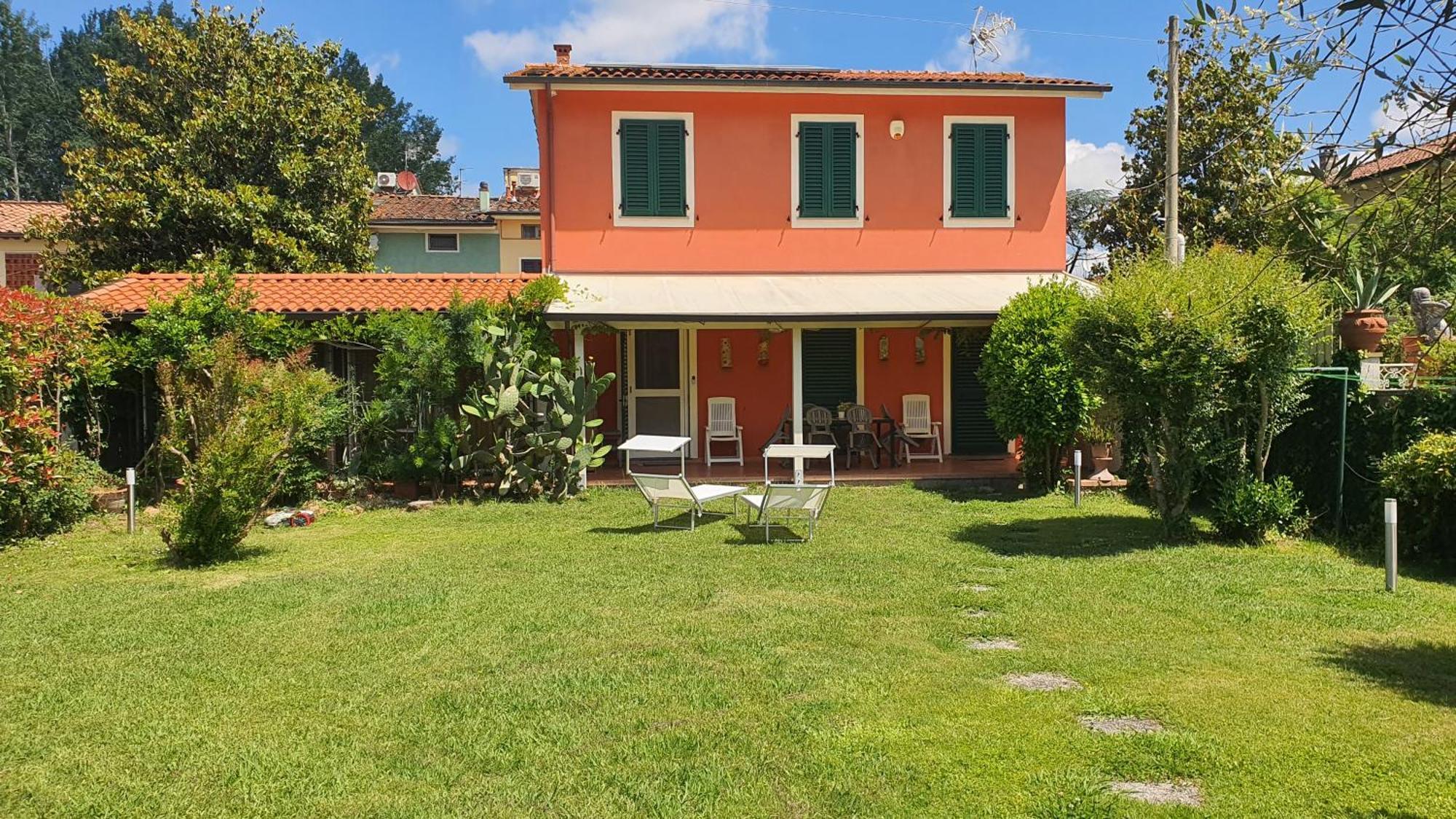 ルッカ La Casa Delle Buone Lettureヴィラ エクステリア 写真
